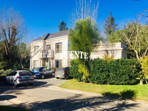 Casa en Venta en Solar Del Bosque, USD 300.000
