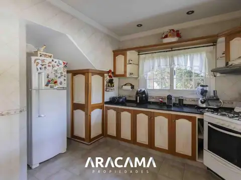 Casa en Venta con 2 cocheras