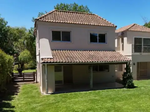 Casa 7 ambientes con 4 baños