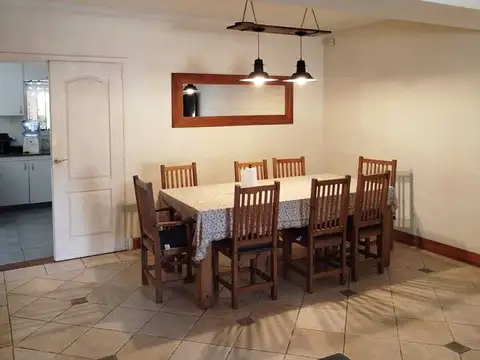 Casa 5 ambientes con 2 baños