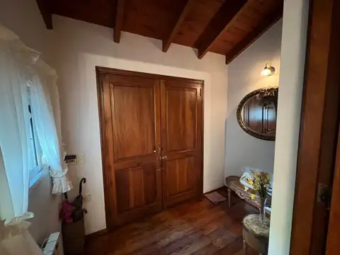 Casa 8 ambientes con 3 baños