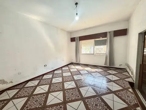 CASA EN VENTA 3 AMB C/PILETA Y COCHERA GERLI
