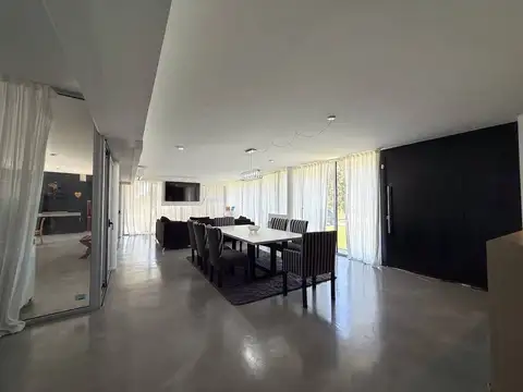 CASA EN VENTA, LA VICTORIA AREA 60, 4 DORMITORIOS