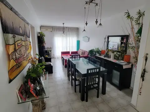 4 AMBIENTES IMPECABLE AL FRENTE CON BALCON  OPCIONAL COCHERA