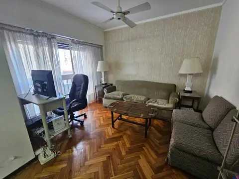 Av Corrientes 3782 , Piso 3