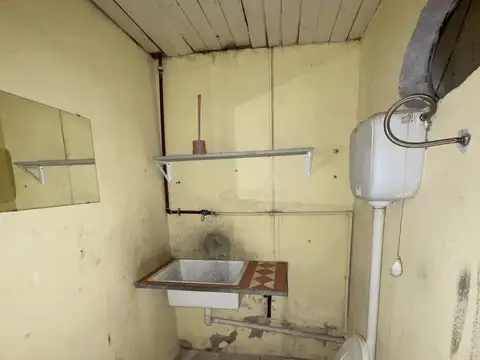 Galpón en Venta en Guido 2471