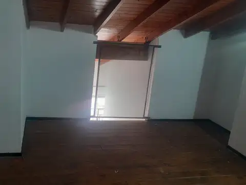 Depto Tipo Casa en Alquiler de 4 ambientes