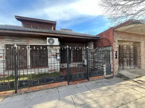 Casa en venta en Ezpeleta – QUILMES