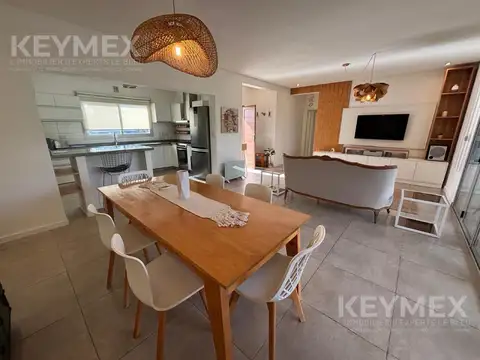 Casa 4 ambientes con 2 baños