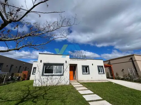 Casa en una planta lote interno - Pilar del Este
