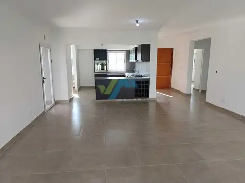 Casa 4 ambientes con 3 baños