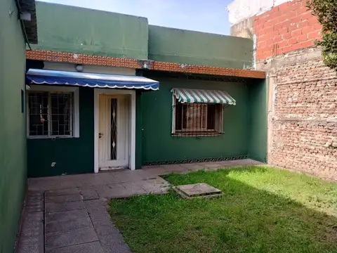 OPORTUNIDAD CASA 3 AMB C COCHERA, JARDIN, PATIO Y TERRAZA