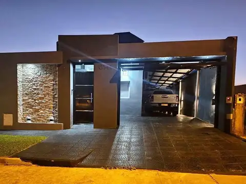 VENDO IMPRESIONANTE CASA A ESTRENAR C/ PISCINA EN POSADAS MNES