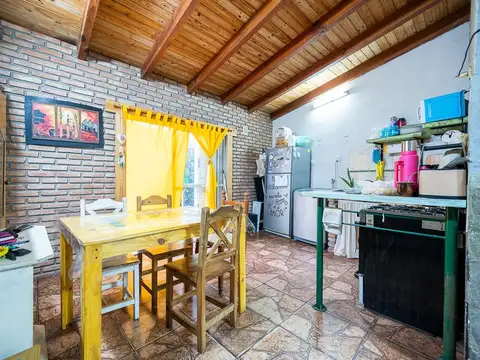 Casa 2 ambientes con 1 baño