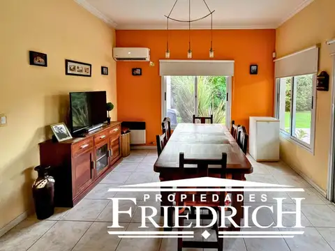 Casa 5 ambientes con 4 baños