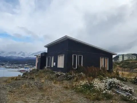 Casa con Vista al Beagle y Obra Avanzada