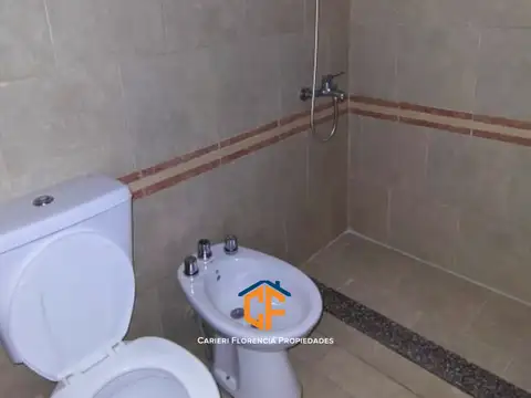 DEPARTAMENTO 3 AMBIENTES CON PATIO INTERNO, EN VENTA Y EN BUEN ESTADO