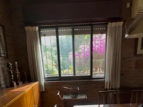 Casa en Alquiler con 1 cochera
