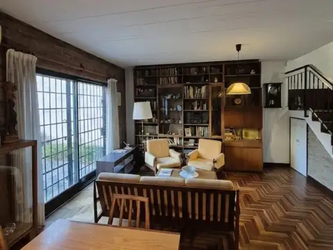 Casa con gran jardín, cochera y excelente acceso – Ideal para disfrutar espacios amplios
