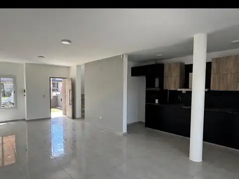 Depto Tipo Casa 4 ambientes con 2 baños