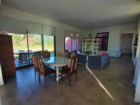 ALQUILER Casa con piscina barrio cerrado en Campos de Roca I