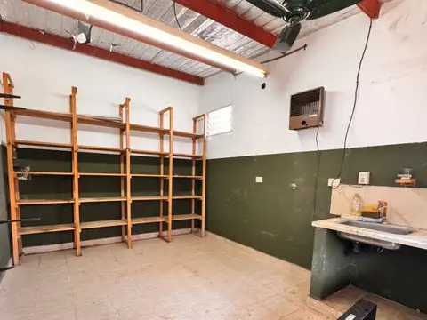 Casa con departamento y local, ideal inversores - Luján Centro.