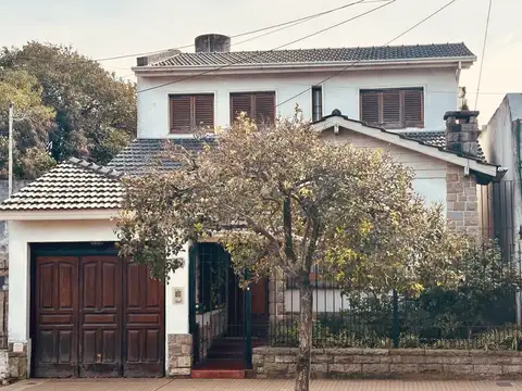 CASA EN VENTA 4 AMBIENTES EN JOSE MARMOL