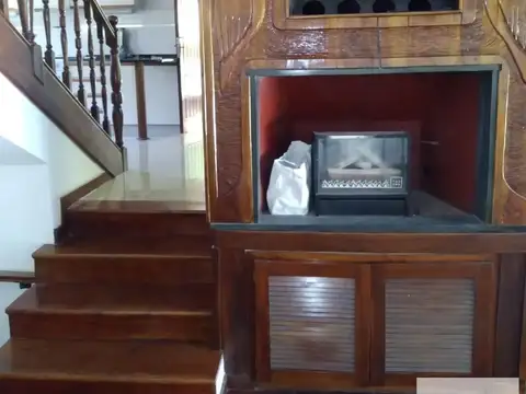 Casa en venta - 4 Dormitorios 3 Baños - Pilar