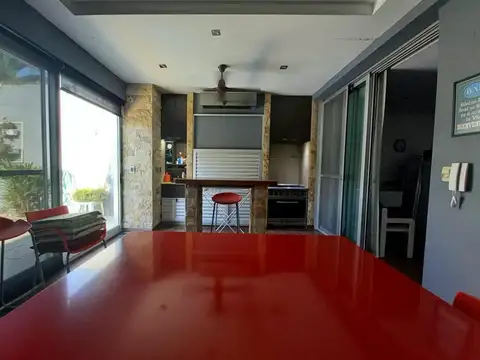 Casa en Venta en Castelar, USD 480.000