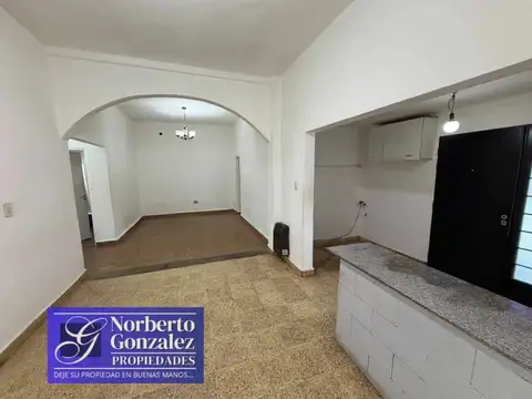 Casa 4 ambientes con 2 baños