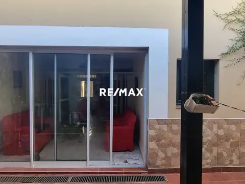 Casa 6 ambientes con 2 baños
