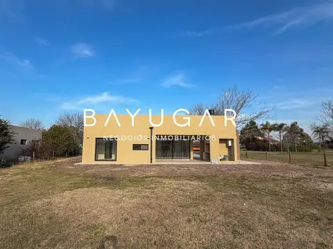 Casa en Venta en Los Alcanfores, USD 230.000