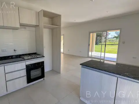 Casa en Venta con 3 cocheras