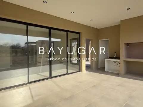 Casa en Venta en Los Alcanfores, USD 230.000