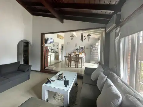 Venta Casa en Boulogne - con pileta y cochera