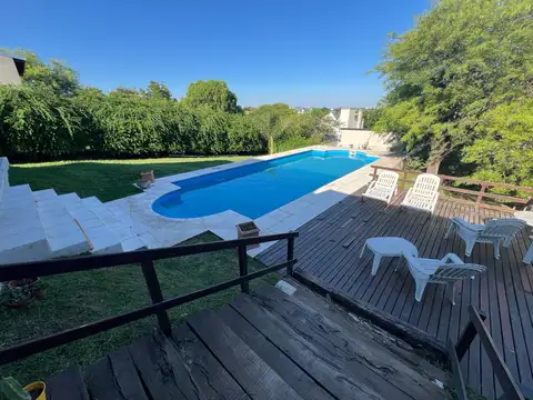 Casa en Venta con 2 cocheras
