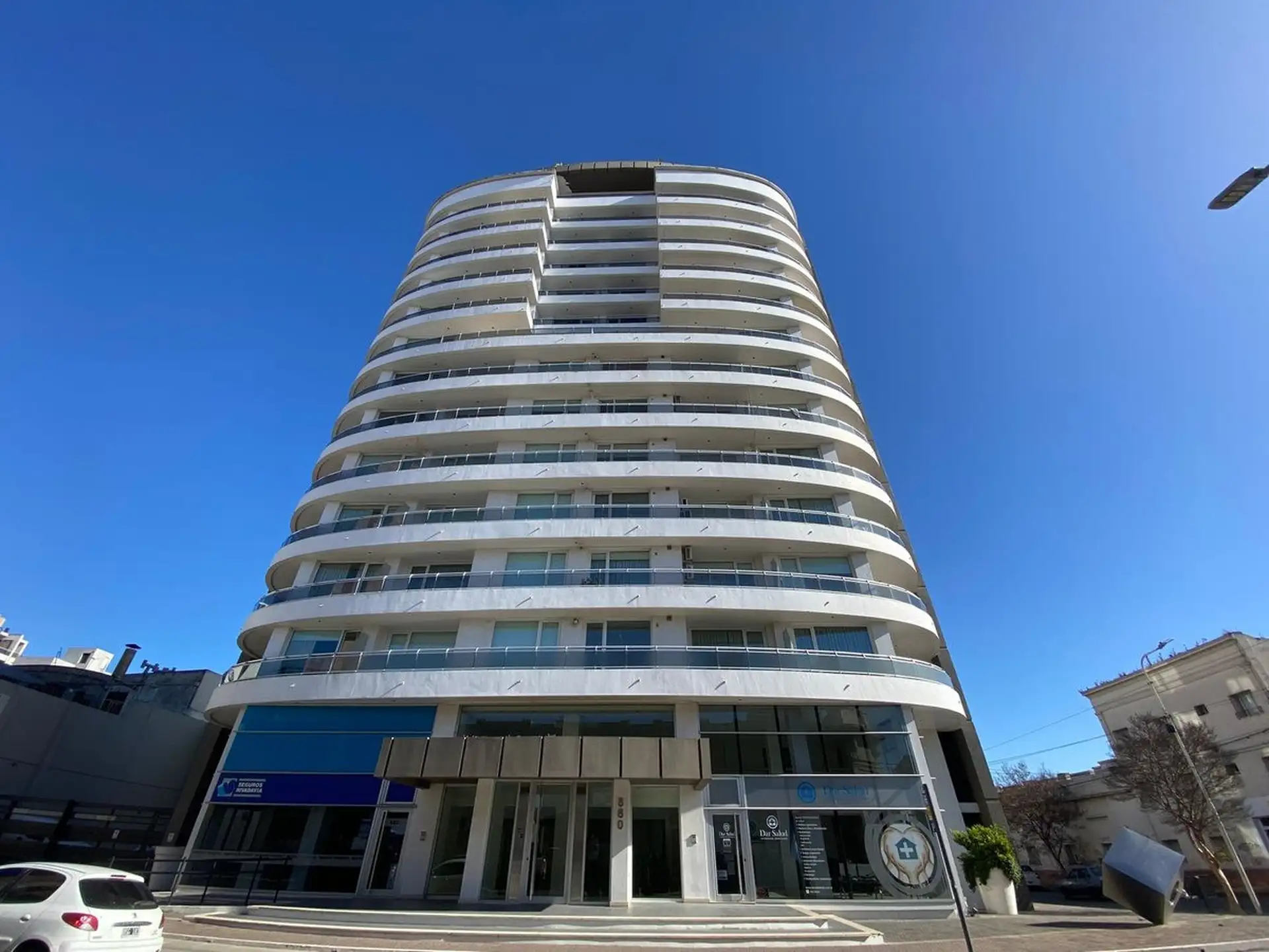 Depto 2 dorm, 100m² en edificio Bertoli con SUM — Centro