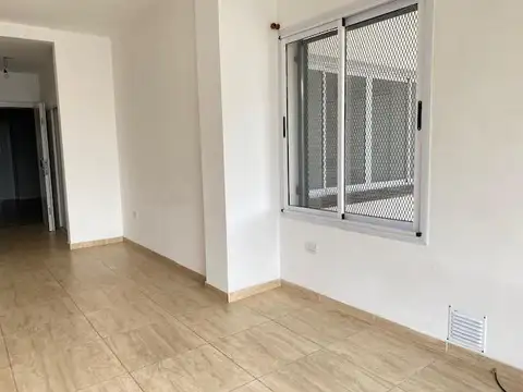 Departamento en Alquiler en Bernal Oeste, $ 430.000
