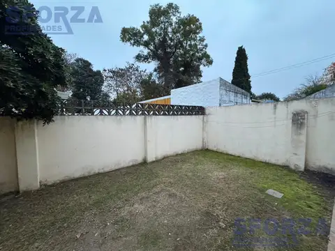 Casa en Alquiler con 1 cochera