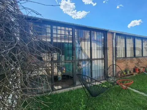 Casa 5 ambientes con 2 baños