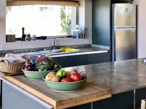 Casa 4 ambientes con 3 baños