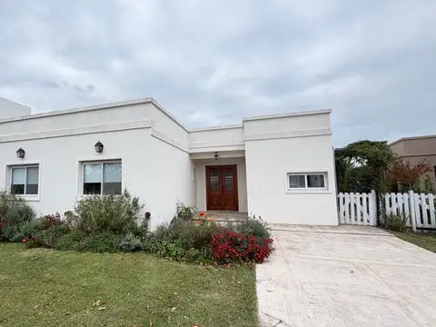Casa en Alquiler en Pilar del Este - San Eduardo, USD 1.100