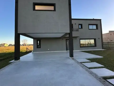 Depto Tipo Casa en Venta con 2 cocheras