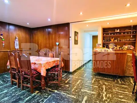 Amplio PH con parque y cochera, inmejorable ubicación!