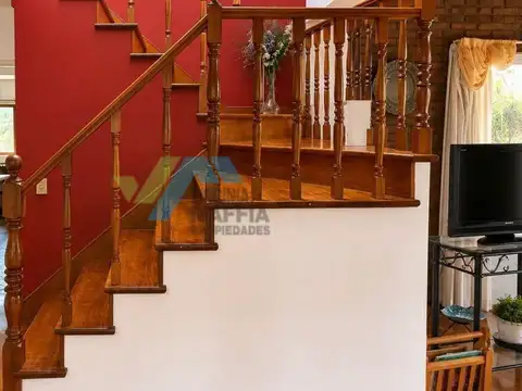 Casa 6 ambientes con 4 baños