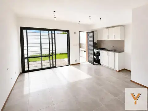 Casa en venta - 2 Dormitorios 2 Baños - Los Hornos