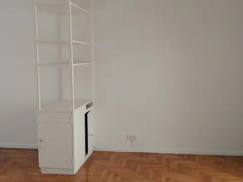 Excelente y atipico Monoambiente con 2 balcones súper luminoso