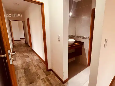 Casa 5 ambientes con 3 baños