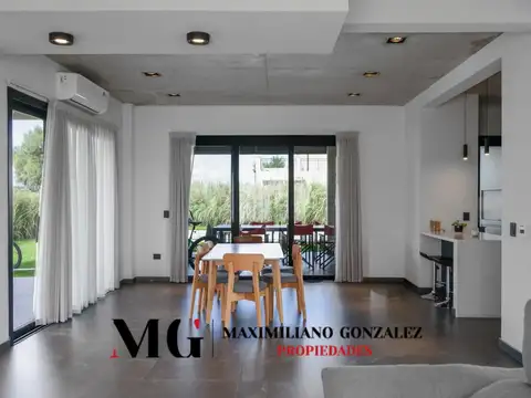 Casa 5 ambientes con 4 baños