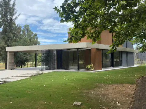 Casa en venta en Club Miralagos